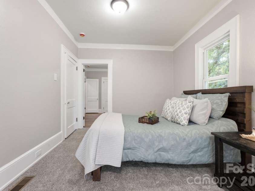 197 Academy Street, Canton, NC 28716.  MLS# CAR4403266, YatesRealty ID 38268. 