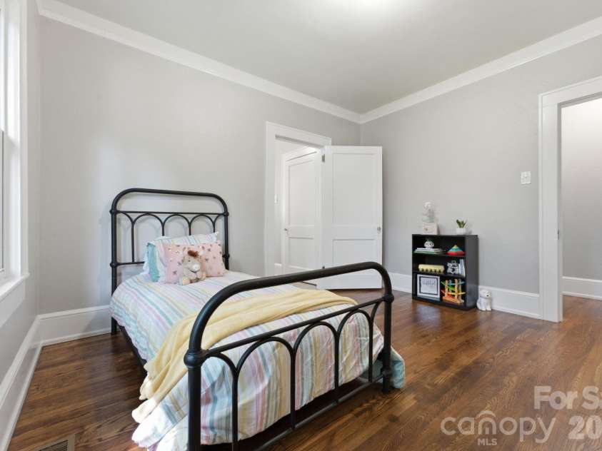 197 Academy Street, Canton, NC 28716.  MLS# CAR4403266, YatesRealty ID 38268. 