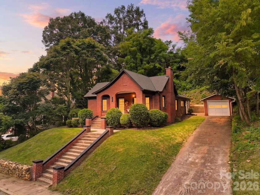 197 Academy Street, Canton, NC 28716.  MLS# CAR4403266, YatesRealty ID 38268. 