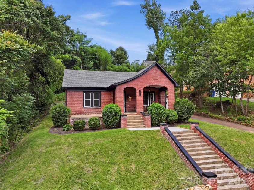 197 Academy Street, Canton, NC 28716.  MLS# CAR4403266, YatesRealty ID 38268. 