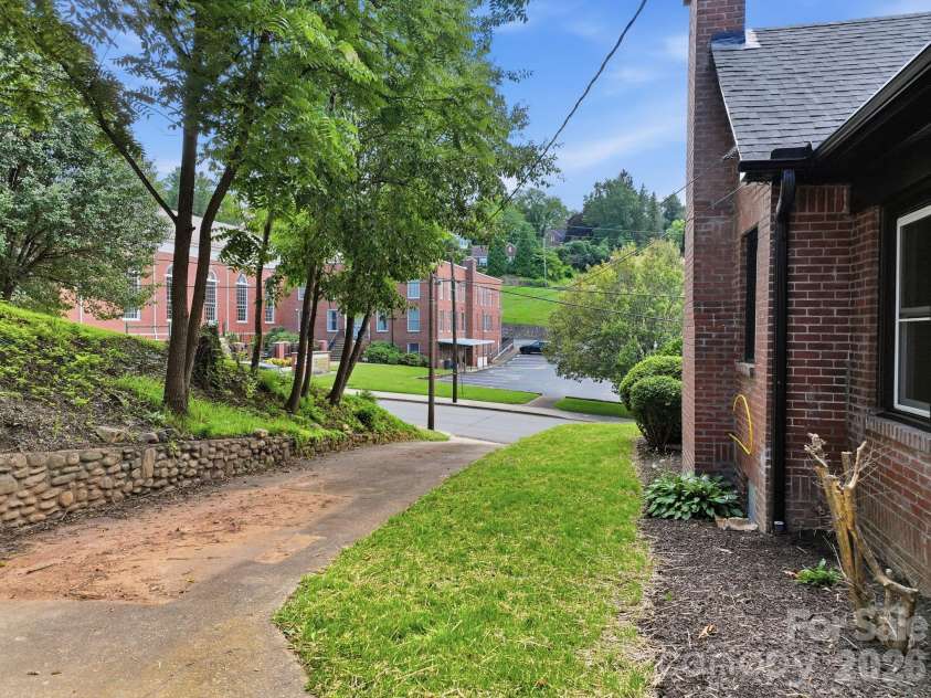 197 Academy Street, Canton, NC 28716.  MLS# CAR4403266, YatesRealty ID 38268. 