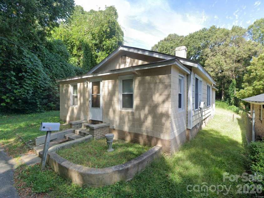 716 Granite Avenue, Gastonia, NC 28052.  MLS# CAR4401788, YatesRealty ID 38269. 