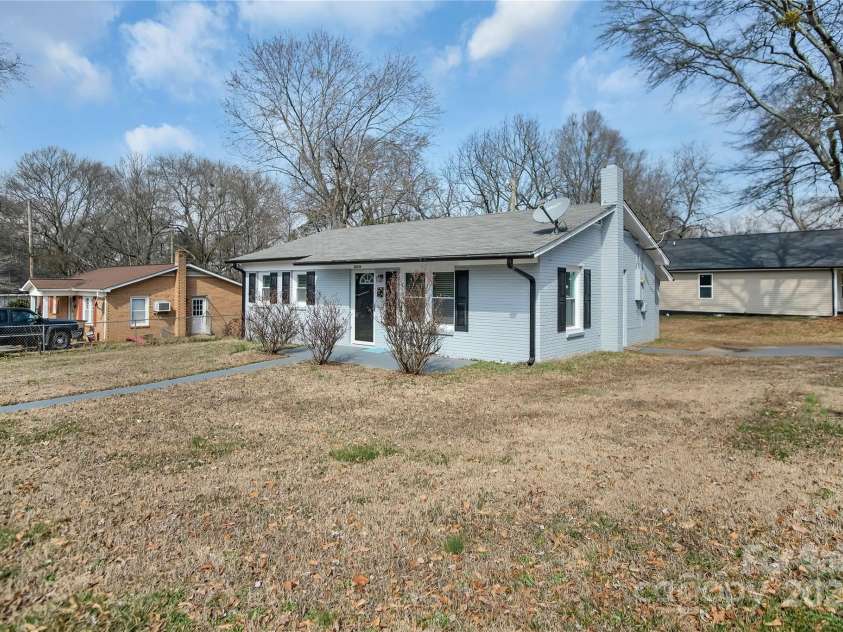 200 Shannonhouse Street, Shelby, NC 28152.  MLS# CAR4241307, YatesRealty ID 3827. 