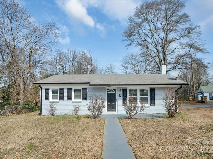 200 Shannonhouse Street, Shelby, NC 28152.  MLS# CAR4241307, YatesRealty ID 3827. 