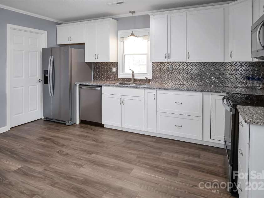 200 Shannonhouse Street, Shelby, NC 28152.  MLS# CAR4241307, YatesRealty ID 3827. 