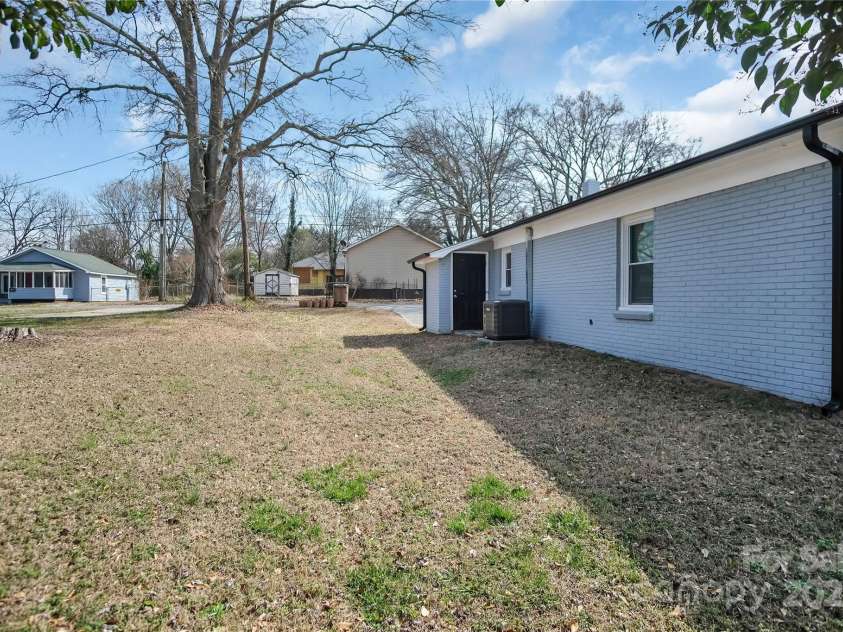 200 Shannonhouse Street, Shelby, NC 28152.  MLS# CAR4241307, YatesRealty ID 3827. 
