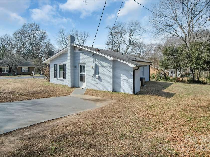 200 Shannonhouse Street, Shelby, NC 28152.  MLS# CAR4241307, YatesRealty ID 3827. 