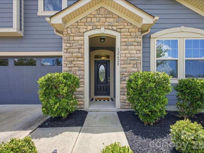 12628 Heath Grove Drive, Huntersville, NC 28078.  MLS# CAR4397306, YatesRealty ID 38271. 