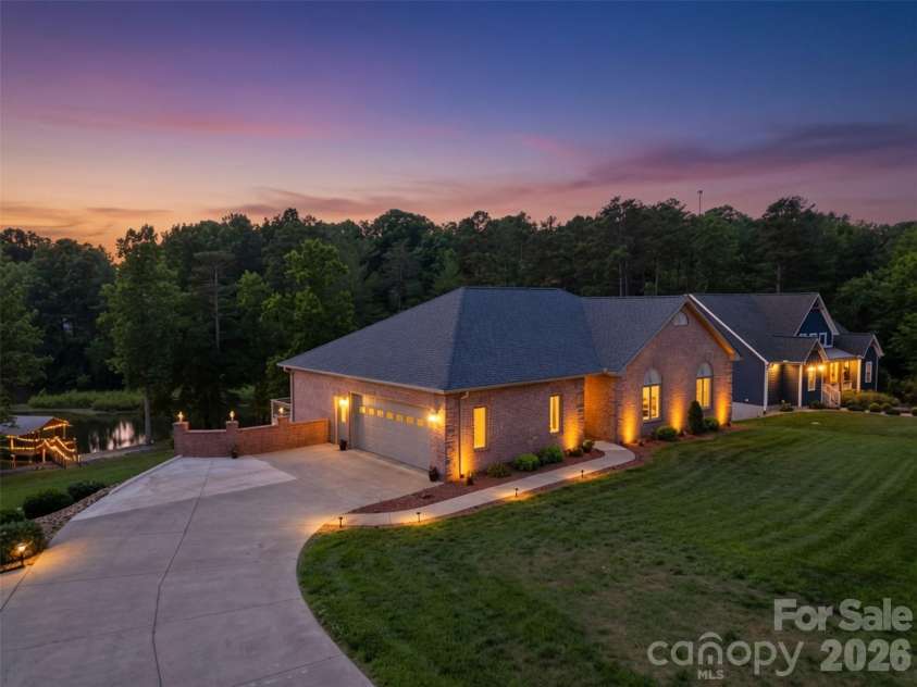 495 Windsor Drive, Taylorsville, NC 28681.  MLS# CAR4396399, YatesRealty ID 38272. 