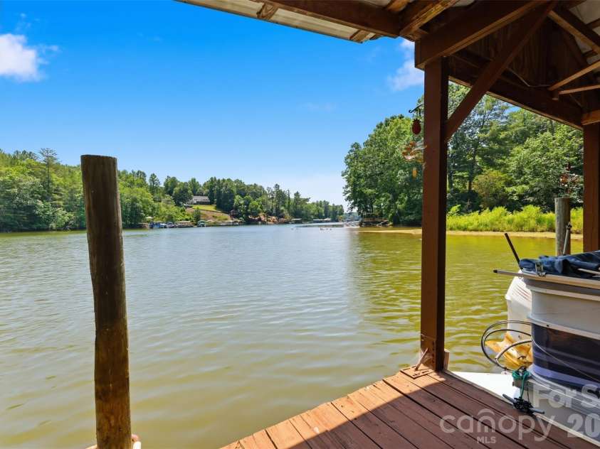 495 Windsor Drive, Taylorsville, NC 28681.  MLS# CAR4396399, YatesRealty ID 38272. 