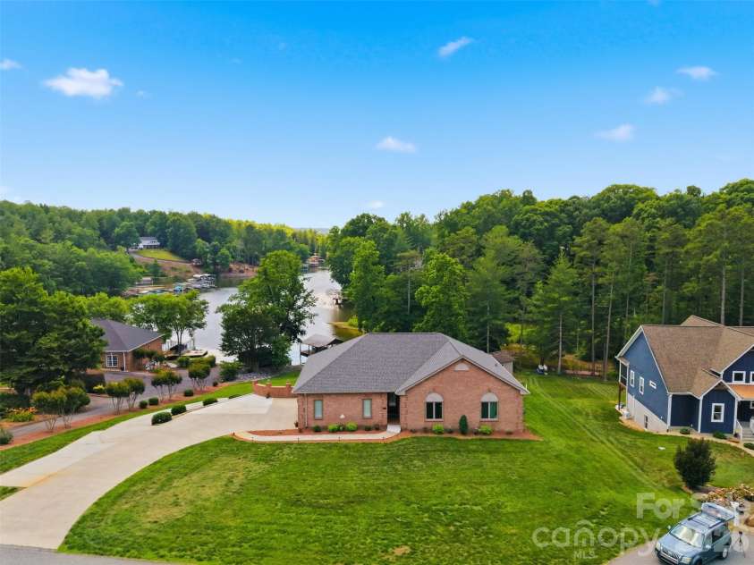495 Windsor Drive, Taylorsville, NC 28681.  MLS# CAR4396399, YatesRealty ID 38272. 