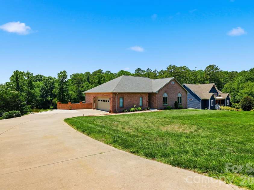 495 Windsor Drive, Taylorsville, NC 28681.  MLS# CAR4396399, YatesRealty ID 38272. 