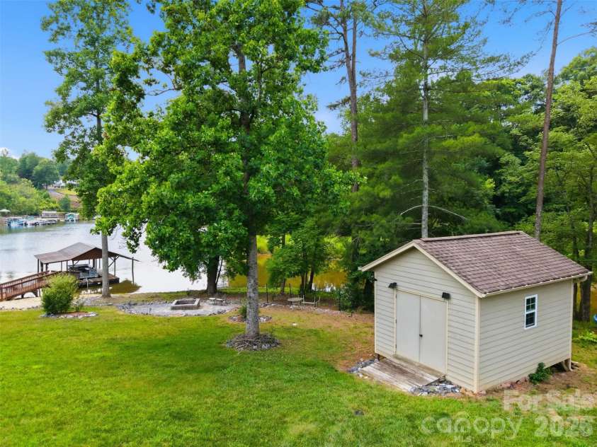 495 Windsor Drive, Taylorsville, NC 28681.  MLS# CAR4396399, YatesRealty ID 38272. 