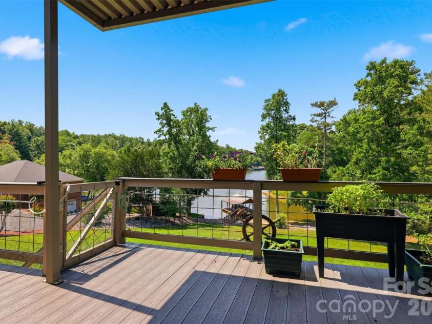 495 Windsor Drive, Taylorsville, NC 28681.  MLS# CAR4396399, YatesRealty ID 38272. 