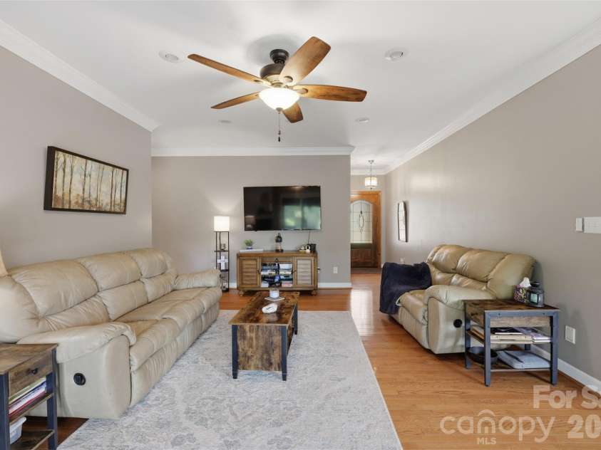 495 Windsor Drive, Taylorsville, NC 28681.  MLS# CAR4396399, YatesRealty ID 38272. 