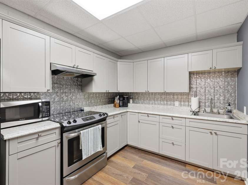 495 Windsor Drive, Taylorsville, NC 28681.  MLS# CAR4396399, YatesRealty ID 38272. 