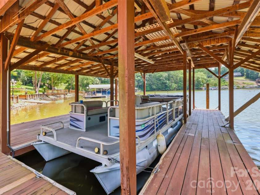495 Windsor Drive, Taylorsville, NC 28681.  MLS# CAR4396399, YatesRealty ID 38272. 