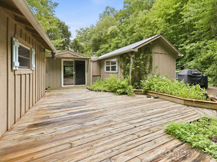 98 Secluded Cove, Waynesville, NC 28785.  MLS# CAR4401533, YatesRealty ID 38273. 