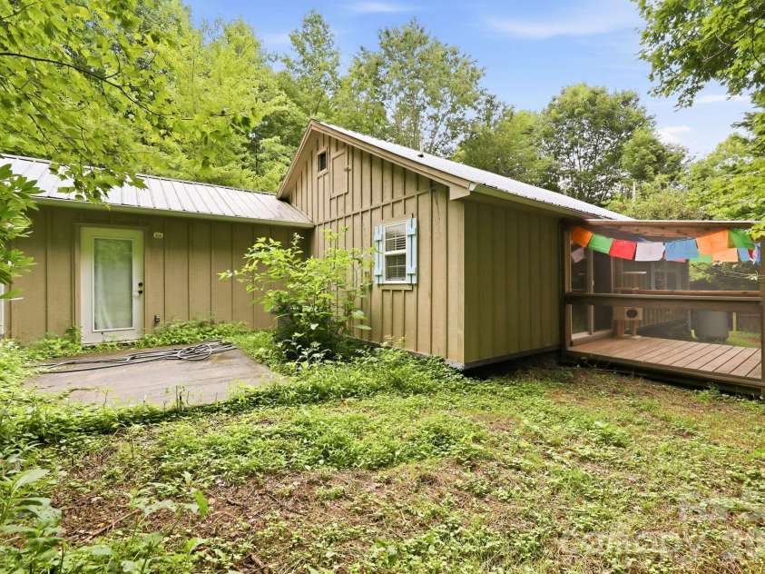 98 Secluded Cove, Waynesville, NC 28785.  MLS# CAR4401533, YatesRealty ID 38273. 