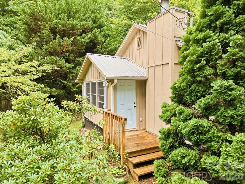 98 Secluded Cove, Waynesville, NC 28785.  MLS# CAR4401533, YatesRealty ID 38273. 