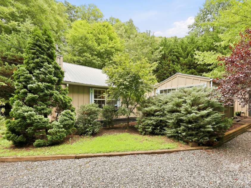 98 Secluded Cove, Waynesville, NC 28785.  MLS# CAR4401533, YatesRealty ID 38273. 