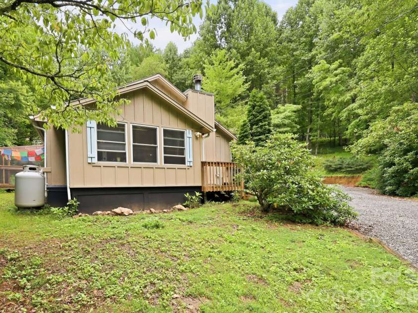 98 Secluded Cove, Waynesville, NC 28785.  MLS# CAR4401533, YatesRealty ID 38273. 