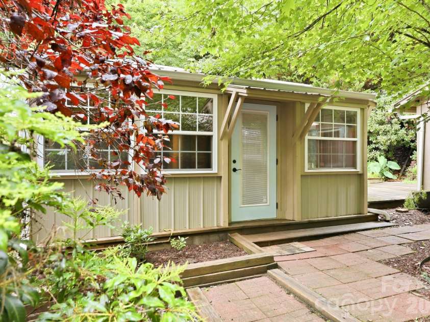 98 Secluded Cove, Waynesville, NC 28785.  MLS# CAR4401533, YatesRealty ID 38273. 