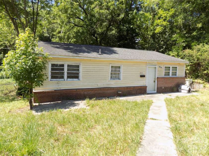 1013 Sixth Avenue, Gastonia, NC 28052.  MLS# CAR4403830, YatesRealty ID 38274. FRONT
