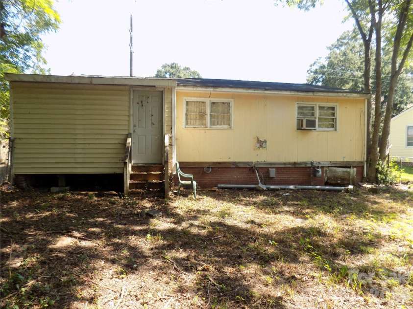 1013 Sixth Avenue, Gastonia, NC 28052.  MLS# CAR4403830, YatesRealty ID 38274. REAR