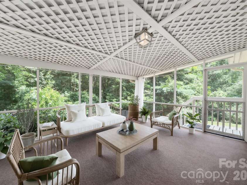 15 Carriage Court, Hendersonville, NC 28791.  MLS# CAR4397644, YatesRealty ID 38277. 