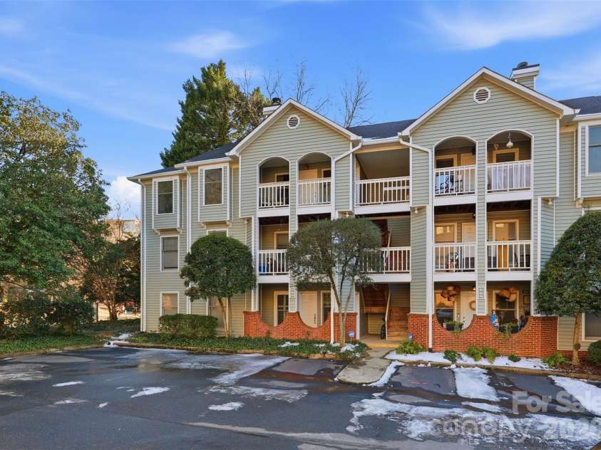 430 Queens Road, Charlotte, NC 28207.  MLS# CAR4340440, YatesRealty ID 3828. 