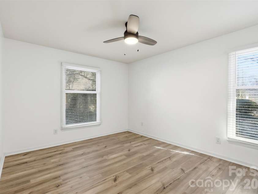 430 Queens Road, Charlotte, NC 28207.  MLS# CAR4340440, YatesRealty ID 3828. Primary Bedroom. 