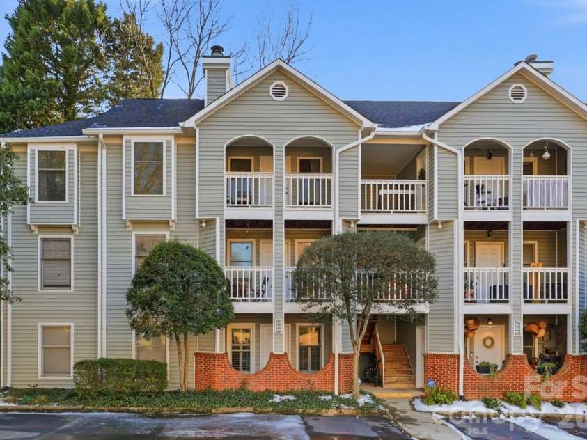 430 Queens Road, Charlotte, NC 28207.  MLS# CAR4340440, YatesRealty ID 3828. Welcome Home! Where location meets lifestyle.  