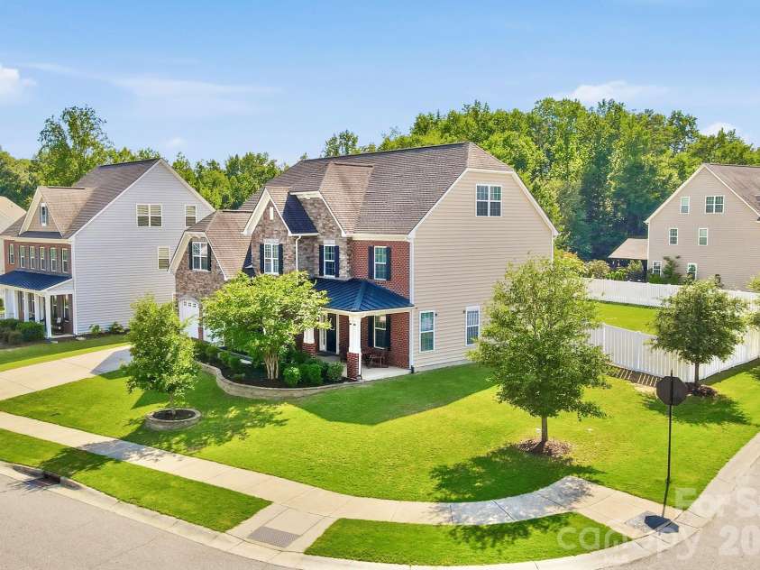 2017 Topaz Plaza, Davidson, NC 28036.  MLS# CAR4404938, YatesRealty ID 38280. Corner Lot
