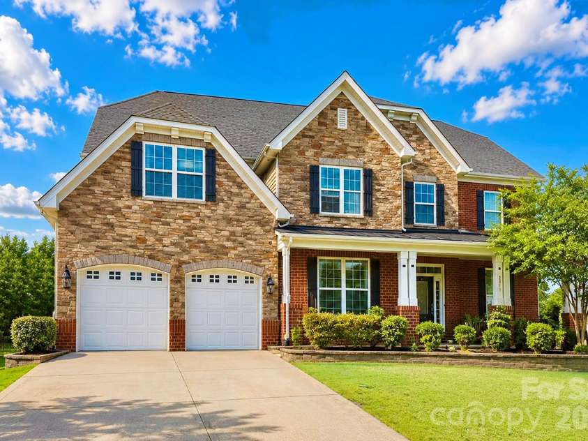 2017 Topaz Plaza, Davidson, NC 28036.  MLS# CAR4404938, YatesRealty ID 38280. Curb Appeal