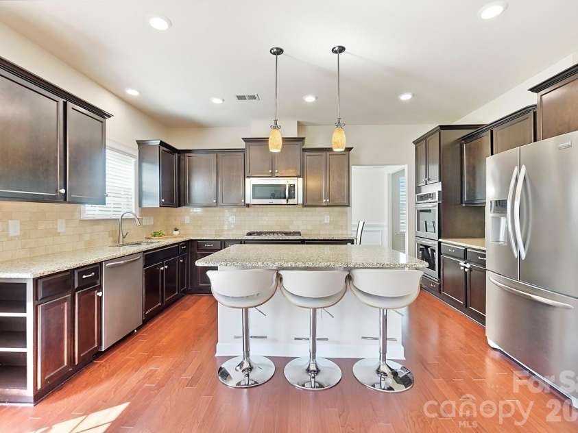 2017 Topaz Plaza, Davidson, NC 28036.  MLS# CAR4404938, YatesRealty ID 38280. Kitch