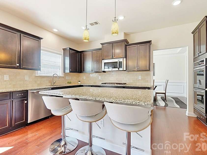 2017 Topaz Plaza, Davidson, NC 28036.  MLS# CAR4404938, YatesRealty ID 38280. Kitchen