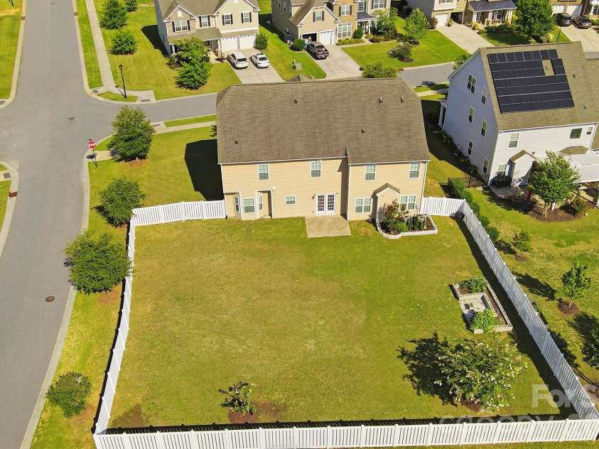 2017 Topaz Plaza, Davidson, NC 28036.  MLS# CAR4404938, YatesRealty ID 38280. Large Yard