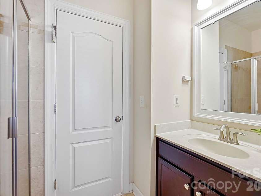 2017 Topaz Plaza, Davidson, NC 28036.  MLS# CAR4404938, YatesRealty ID 38280. Main Level Guest Suite - Bathroom