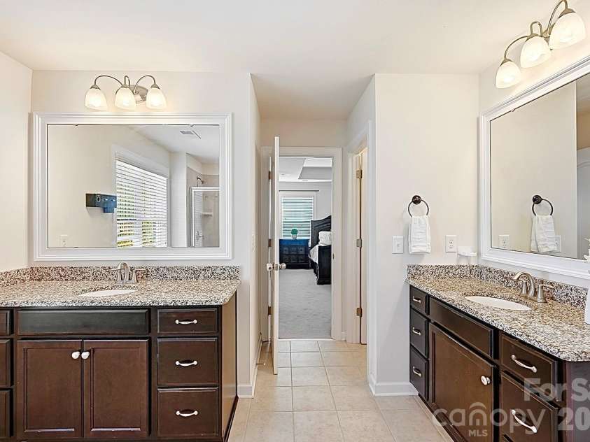 2017 Topaz Plaza, Davidson, NC 28036.  MLS# CAR4404938, YatesRealty ID 38280. Primary Suite - Bathroom