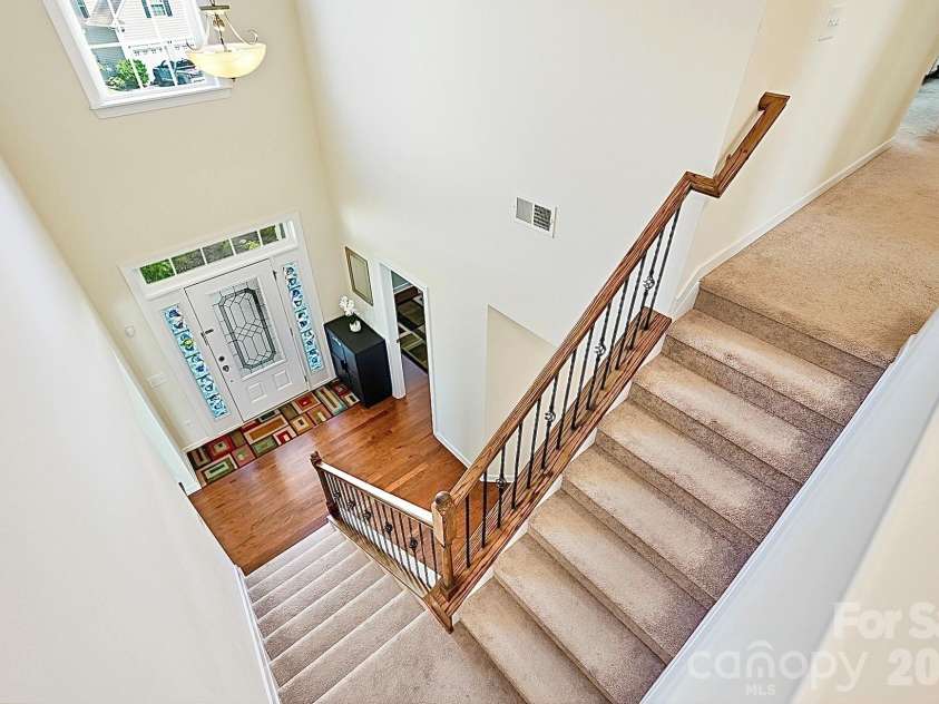 2017 Topaz Plaza, Davidson, NC 28036.  MLS# CAR4404938, YatesRealty ID 38280. Two Story Foyer