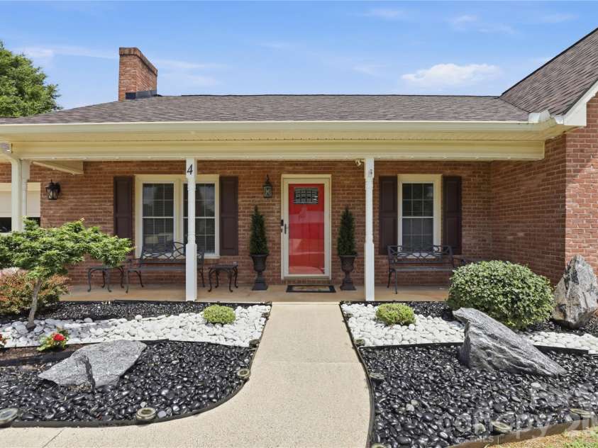 4 Fox Ridge Drive, Granite Falls, NC 28630.  MLS# CAR4387369, YatesRealty ID 38283. 