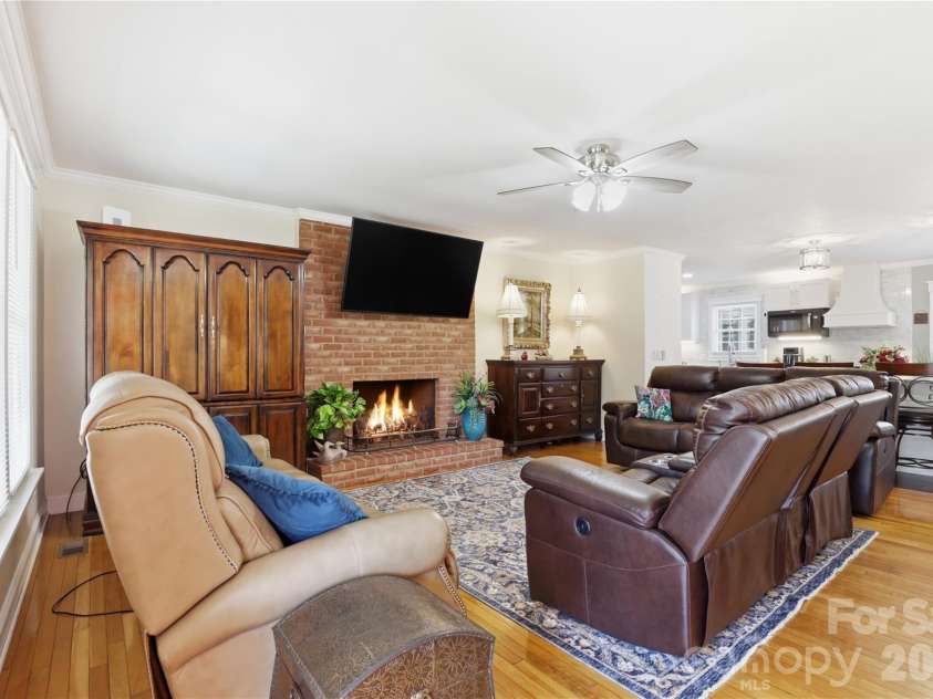 4 Fox Ridge Drive, Granite Falls, NC 28630.  MLS# CAR4387369, YatesRealty ID 38283. 
