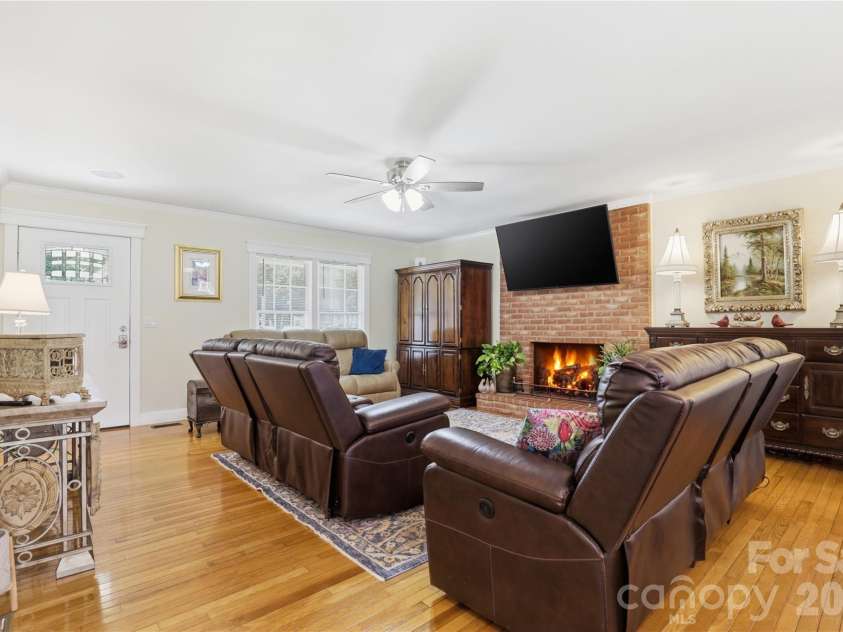 4 Fox Ridge Drive, Granite Falls, NC 28630.  MLS# CAR4387369, YatesRealty ID 38283. 