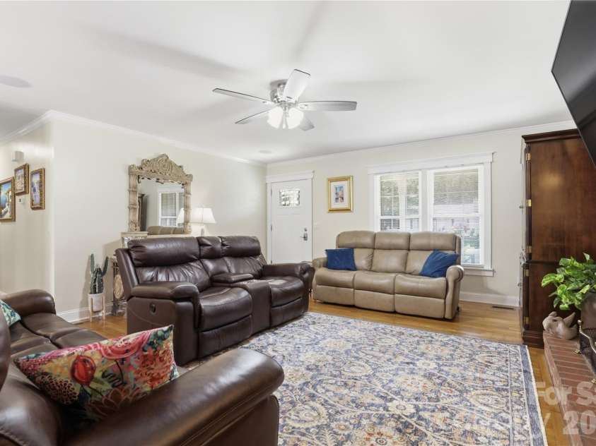 4 Fox Ridge Drive, Granite Falls, NC 28630.  MLS# CAR4387369, YatesRealty ID 38283. 