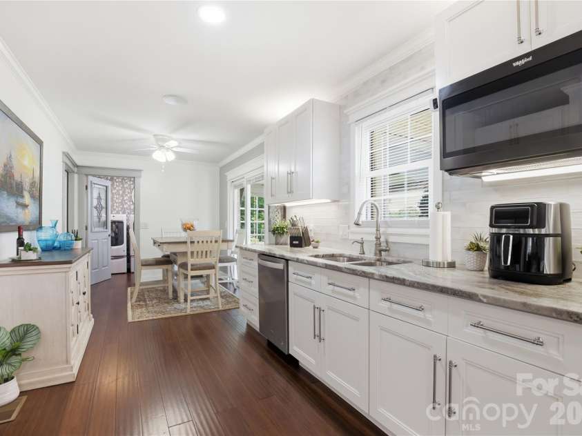 4 Fox Ridge Drive, Granite Falls, NC 28630.  MLS# CAR4387369, YatesRealty ID 38283. 