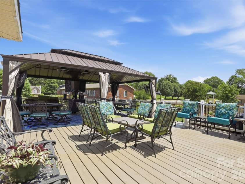 4 Fox Ridge Drive, Granite Falls, NC 28630.  MLS# CAR4387369, YatesRealty ID 38283. 