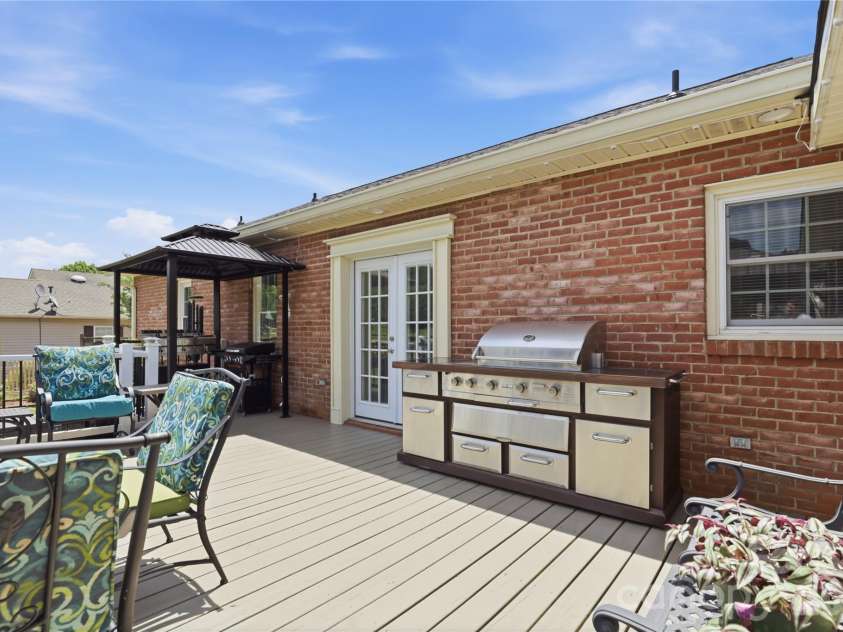 4 Fox Ridge Drive, Granite Falls, NC 28630.  MLS# CAR4387369, YatesRealty ID 38283. 