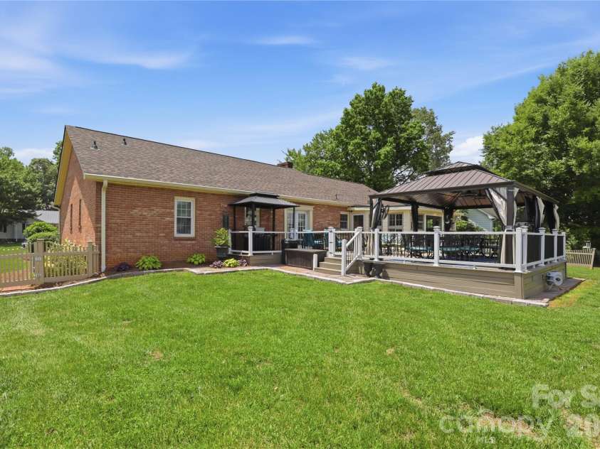 4 Fox Ridge Drive, Granite Falls, NC 28630.  MLS# CAR4387369, YatesRealty ID 38283. 