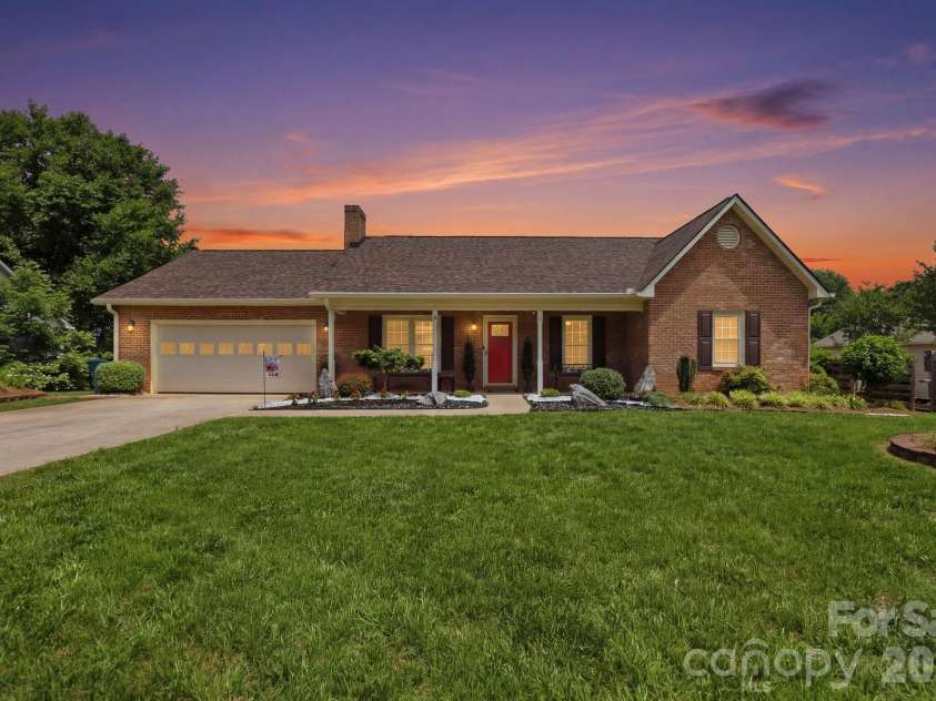 4 Fox Ridge Drive, Granite Falls, NC 28630.  MLS# CAR4387369, YatesRealty ID 38283. 
